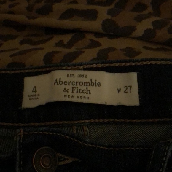 Abercrombie & Finch size 2 jean shorts ,perfect like new - Picture 6 of 6